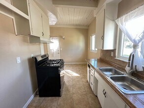 1544 W Olive Ave in Fullerton, CA - Building Photo - Building Photo