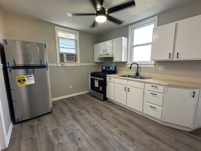 114 N Missouri Ave in Belleville, IL - Foto de edificio - Building Photo