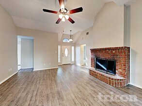 6807 Keeler Dr in Arlington, TX - Foto de edificio - Building Photo