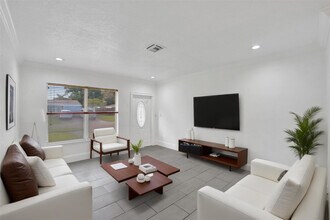 7021 Park St in Hollywood, FL - Building Photo - Building Photo