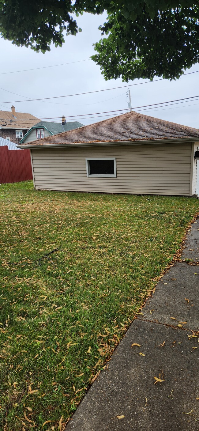 2172 S 66th St, Unit 2174 66th St Upper West in West Allis, WI - Building Photo - Building Photo