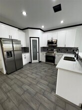4737 Reed Rd, Unit B in Houston, TX - Building Photo - Building Photo
