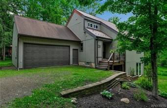 28 Woodstock Rd in Glenwood, NY - Building Photo - Building Photo