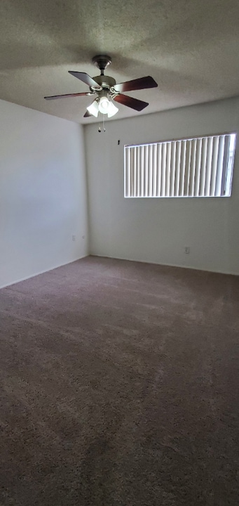 991 N Mollison Ave in El Cajon, CA - Building Photo