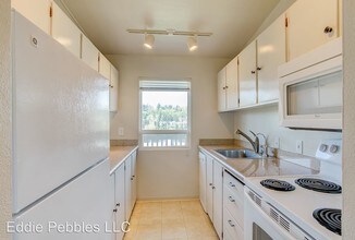 3015 81st Pl SE in Mercer Island, WA - Building Photo - Building Photo