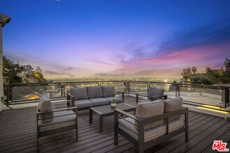 8507 Franklin Ave in Los Angeles, CA - Building Photo - Building Photo