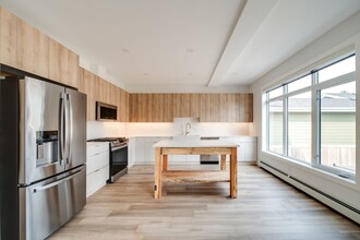 9616-9675 75 Ave NW in Edmonton, AB - Building Photo - Building Photo