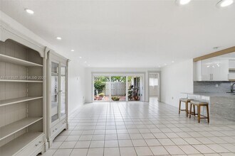 8105 SW 81st Ct in Miami, FL - Building Photo - Building Photo