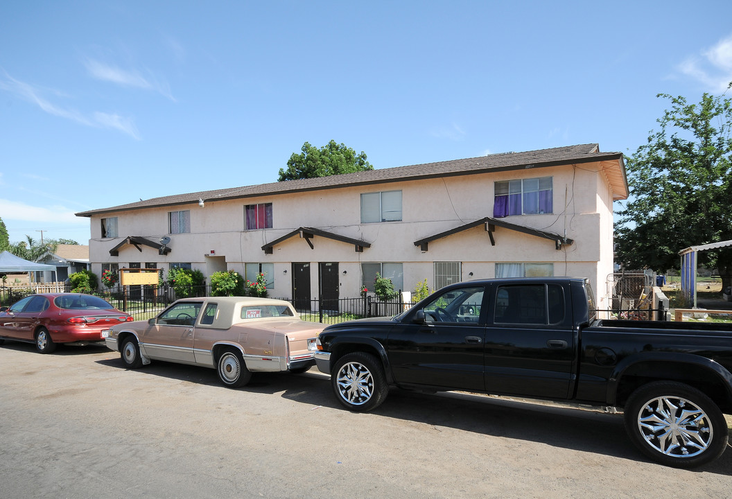 1612 Pacific Dr in Bakersfield, CA - Foto de edificio