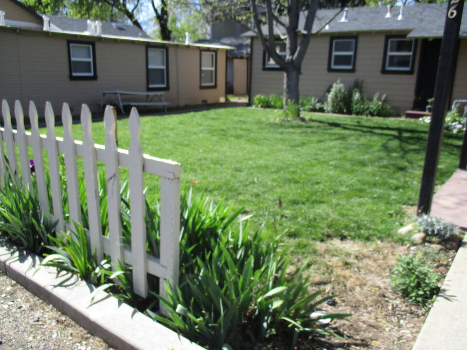 524 W 12th St in Chico, CA - Building Photo