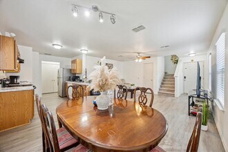 8710 Davis Oaks Trail in Austin, TX - Building Photo - Building Photo