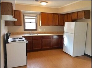 2018 Northmoreland Blvd in Cuyahoga Falls, OH - Building Photo - Building Photo