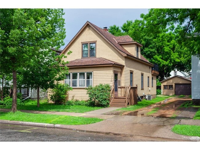 property at 1114 12th Ave SE