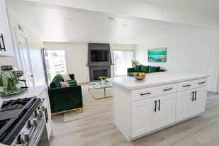 16752 Bardon Ln, Unit A in Huntington Beach, CA - Building Photo