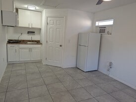 1901 E Noel St, Unit D in Tampa, FL - Building Photo
