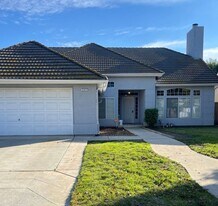 2147 E Pryor Dr in Fresno, CA - Building Photo