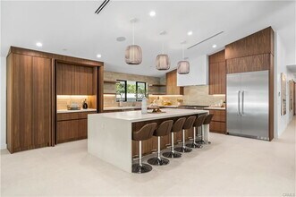 16105 Clear Oak Dr in Los Angeles, CA - Building Photo - Building Photo