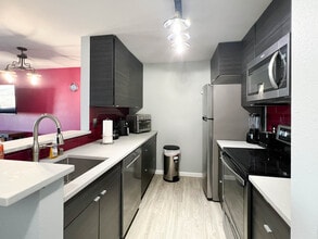 201 Barrow St in Anchorage, AK - Building Photo - Building Photo