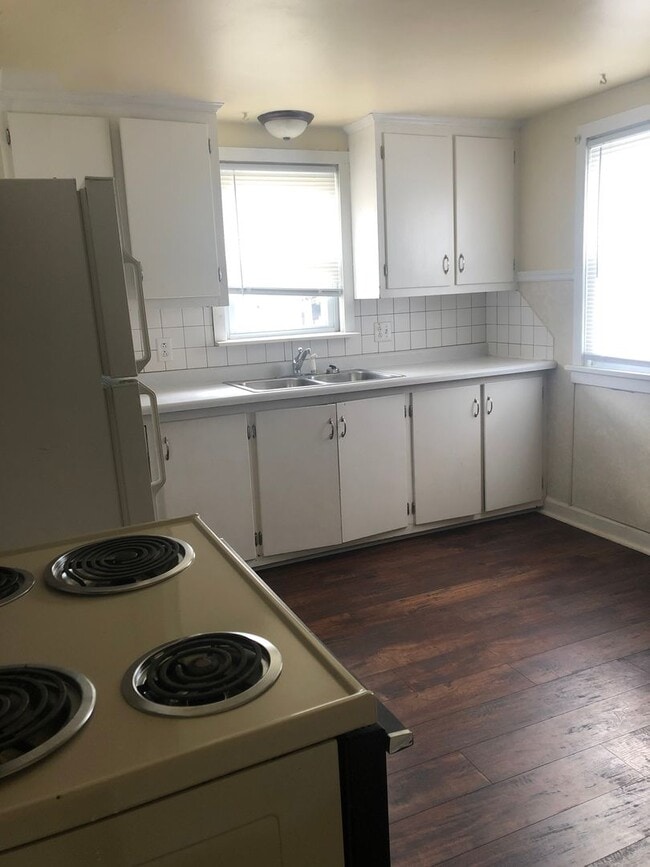 property at 725 E Main St