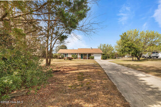 1019 Blue Leaf Pl in Jacksonville, NC - Building Photo - Building Photo