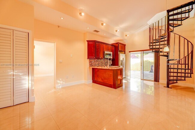 6761 SW 13th Terrace in Miami, FL - Building Photo - Building Photo