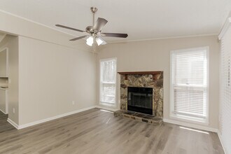 8200 Chrisbry Ln in Charlotte, NC - Foto de edificio - Building Photo