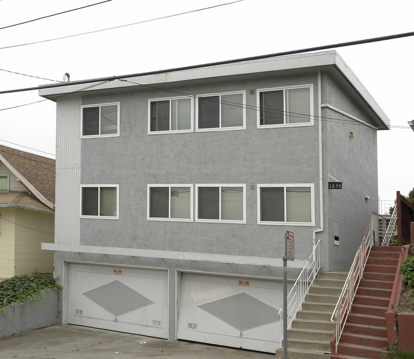 1233 E 21st St in Oakland, CA - Building Photo