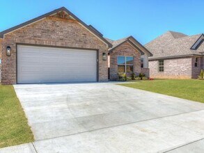 5210 S Walnut Creek Pl in Sand Springs, OK - Building Photo - Building Photo