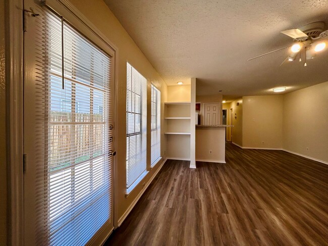 9308 Kempler Dr in Austin, TX - Foto de edificio - Building Photo