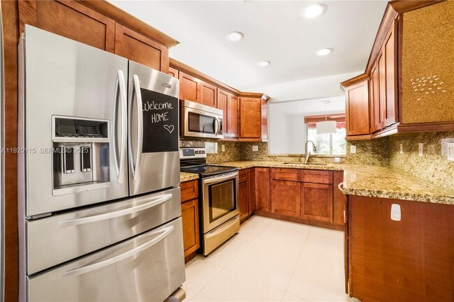 5127 NW 102nd Ct in Doral, FL - Building Photo - Building Photo