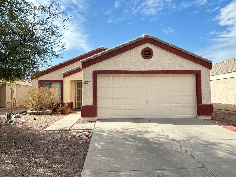 12321 W Rosewood Dr in El Mirage, AZ - Building Photo