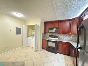 12222 Royal Palm Blvd in Coral Springs, FL - Building Photo - Building Photo