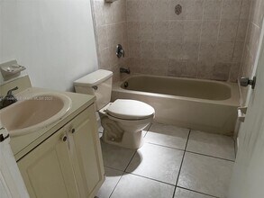 181 NW 47th Ave in Miami, FL - Building Photo - Building Photo