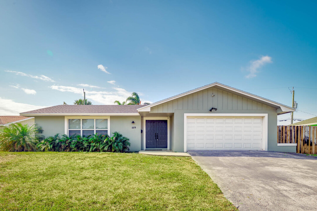 1819 16th Ave N in Lake Worth Beach, FL - Building Photo