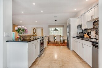 2312 Las Casitas Dr in Wellington, FL - Building Photo - Building Photo