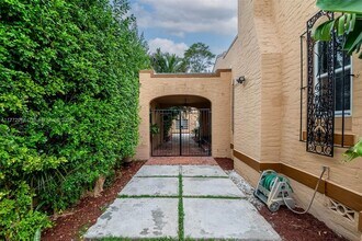 1769 SW 24th Ter in Miami, FL - Building Photo - Building Photo