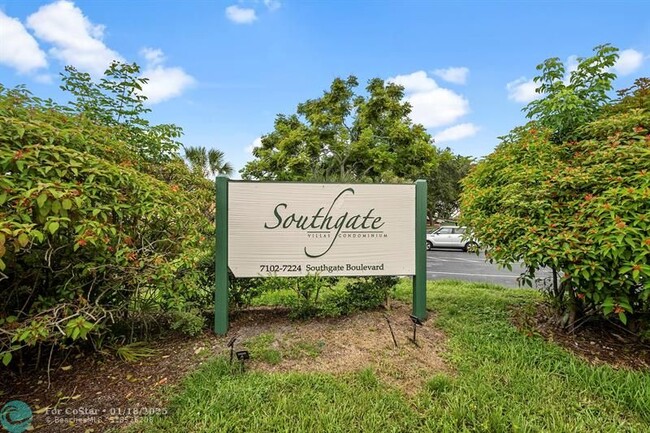 7110 Southgate Blvd in Tamarac, FL - Building Photo - Building Photo