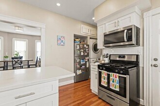 155 Spruce St, Unit 1 in Watertown, MA - Building Photo - Building Photo