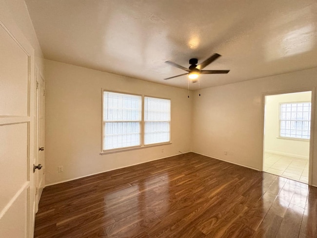 5404 La Mirada Ave in Los Angeles, CA - Foto de edificio - Building Photo