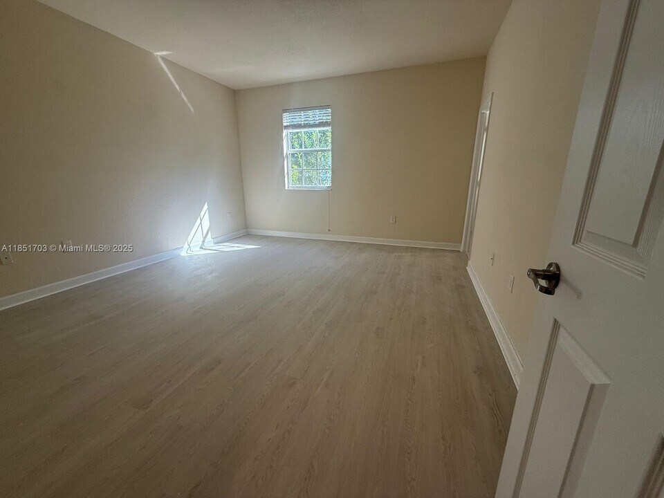 17103 SW 96th St in Miami, FL - Building Photo