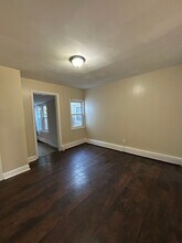 102 E Federal St in Burlington, NJ - Foto de edificio - Building Photo