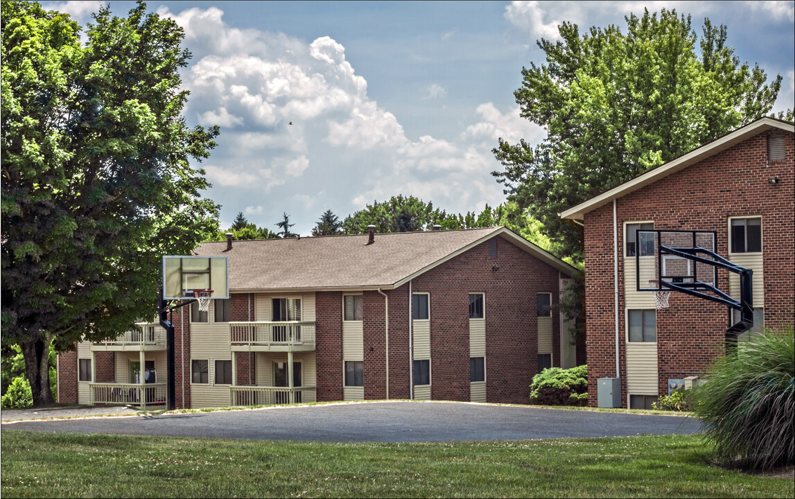 Chasewood Downs in Blacksburg, VA - Building Photo