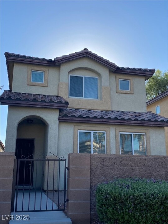 244 Crystal Rose Ct in Las Vegas, NV - Building Photo