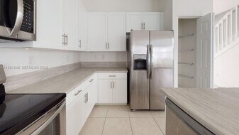 11035 W 35th Way in Hialeah, FL - Building Photo