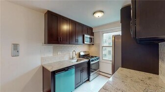 30 Glenbrook Rd, Unit 3D in Stamford, CT - Building Photo