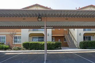 Mirage Vista Apartments in Pixley, CA - Foto de edificio - Building Photo