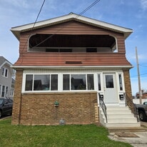 2116 Natchez Ave, Unit Upstairs in Cleveland, OH - Building Photo