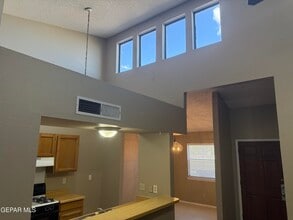 1531 Common Dr in El Paso, TX - Foto de edificio - Building Photo
