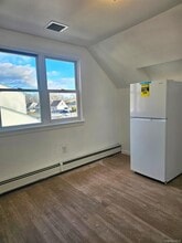 7 Montgomery St in Brentwood, NY - Building Photo - Building Photo