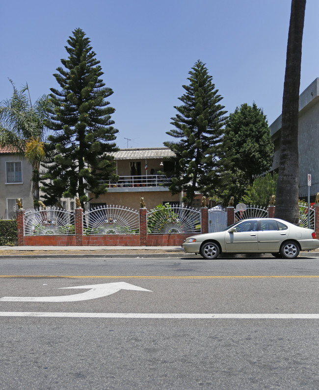 236 S Commonwealth Ave in Los Angeles, CA - Building Photo - Building Photo